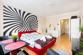 Aranykez 4-6: Downtown studio Budapest